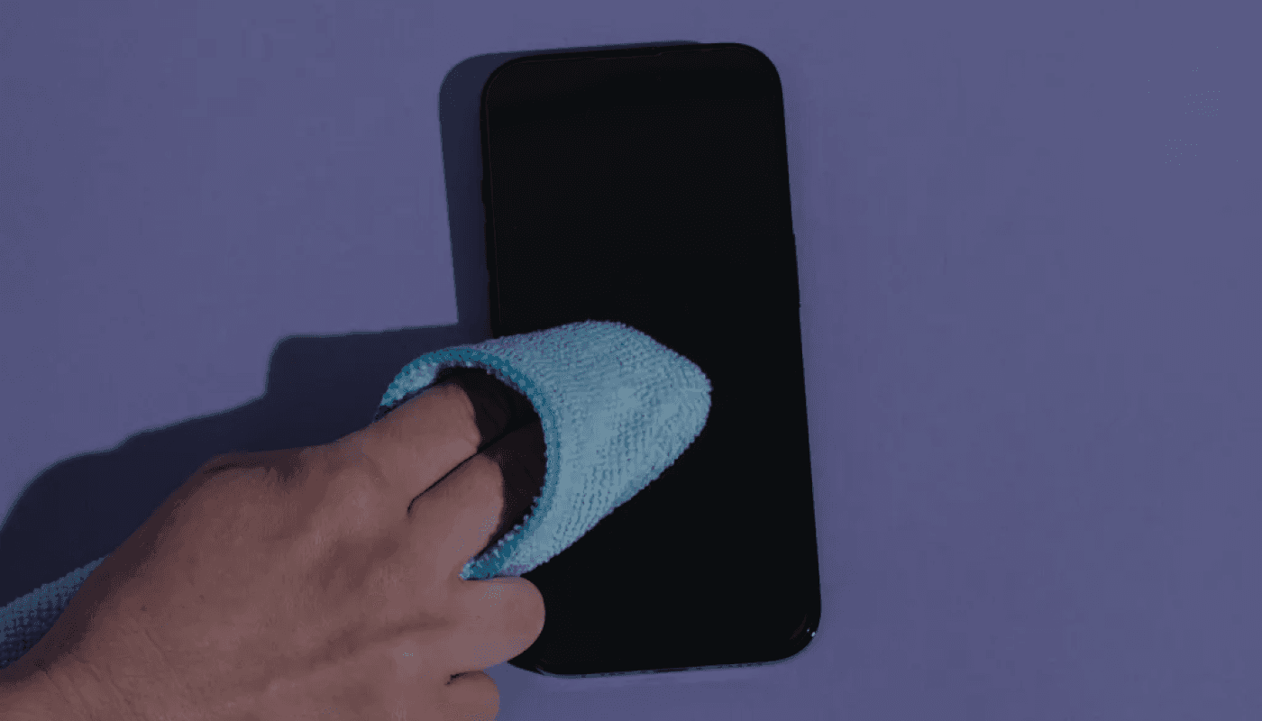 HOW TO CLEAN YOUR PHONE SCREEN PROPERLY